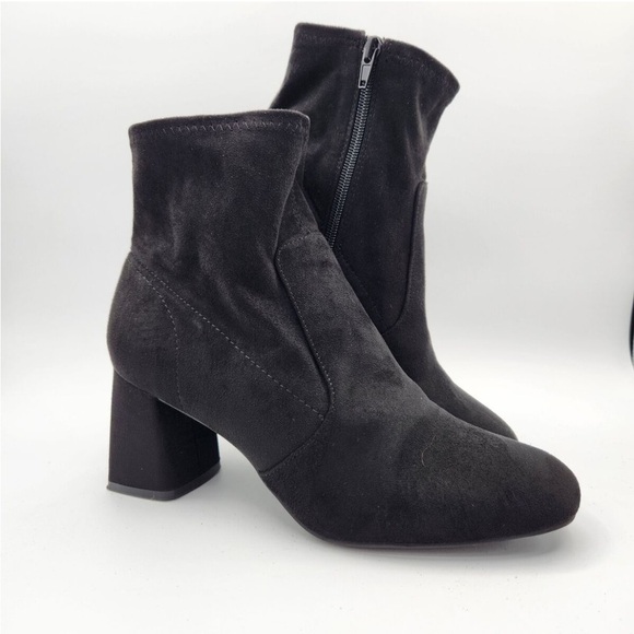 Kelly & Katie black faux suede chunk heel ankle boot size 7W. - Picture 1 of 9
